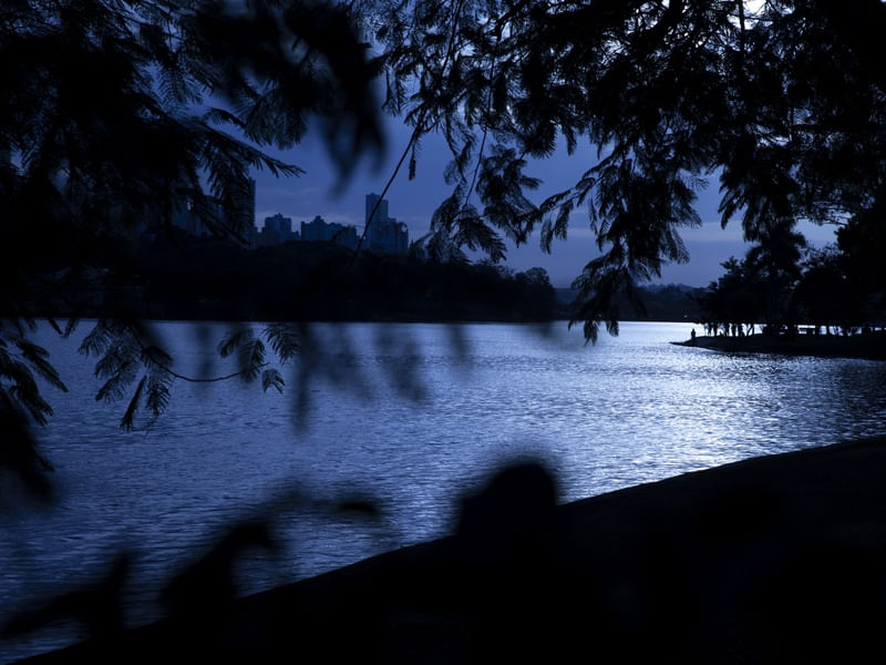 O LAGO AZUL