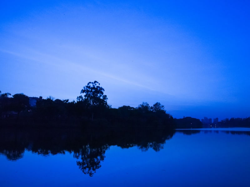 O LAGO IGAPO E O CEU AZUL