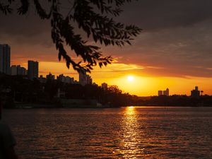 VISTA DO PÔR DO SOL