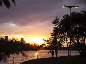 FIM DE TARDE NO LAGO I