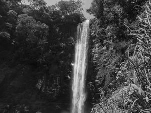 ÁGUA CAINDO