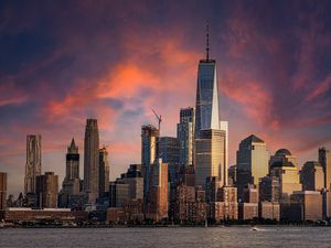 BIG APPLE