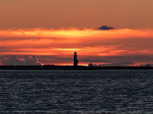 POR DO SOL - O FAROL