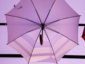 O GUARDA-CHUVA ROSA